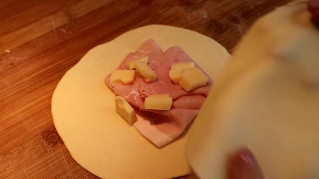 Любимый рецепт, который я привез из Италии: блины с начинкой из ветчины и сыра