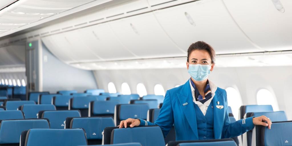 KLM в далекие страны не летает, а с пассажиров требуется отрицательный тест: Нидерланды – страна с самыми жесткими мерами по коронавирусу