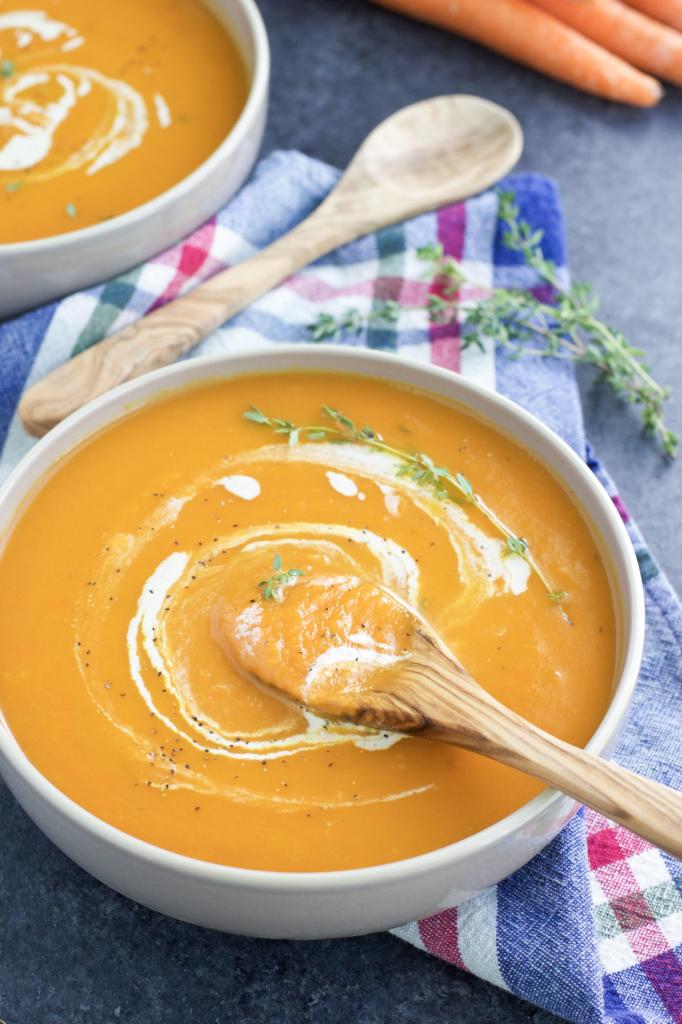 То что нужно, чтобы согреться: куриный бульон и имбирь превращаются в крем-суп