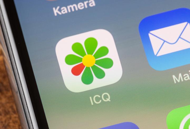 Первого апреля в России пользователи смогут отказаться от ICQ и других «обязательных» приложений для смартфонов