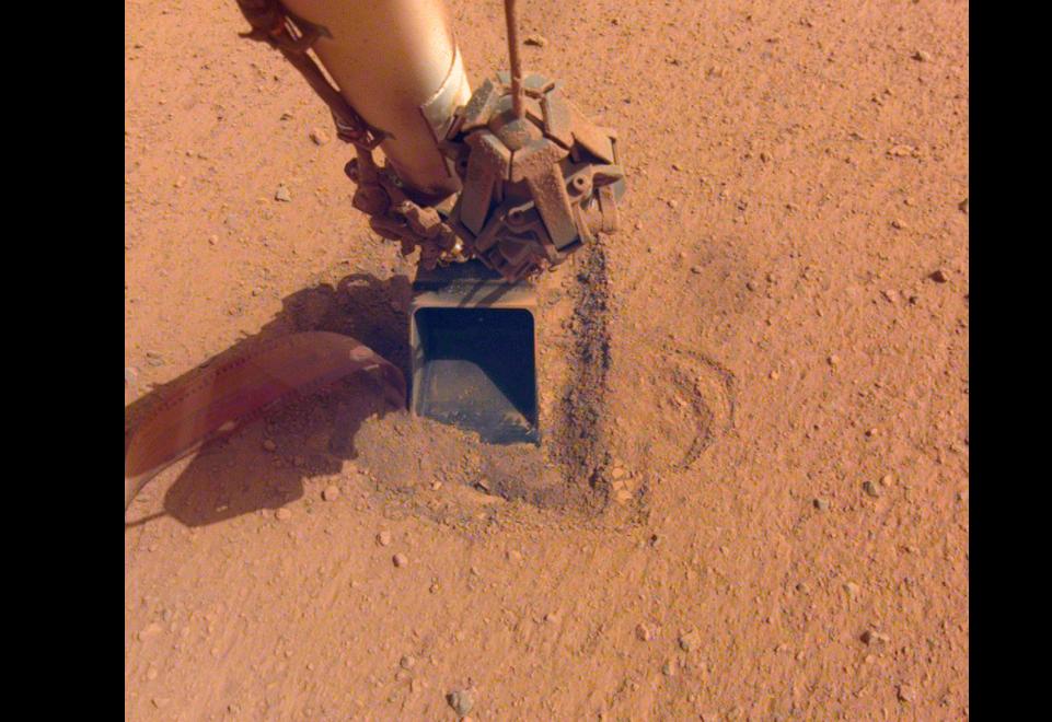 Путешествие закончилось: «Крот» NASA не смог пробурить Марс. Ученые перестанут использовать инструмент аппарата InSight