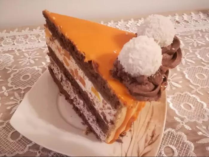 Бисквитный торт "Анита" с двумя видами крема и домашними "рафаэллками": отличный десерт для праздничного стола