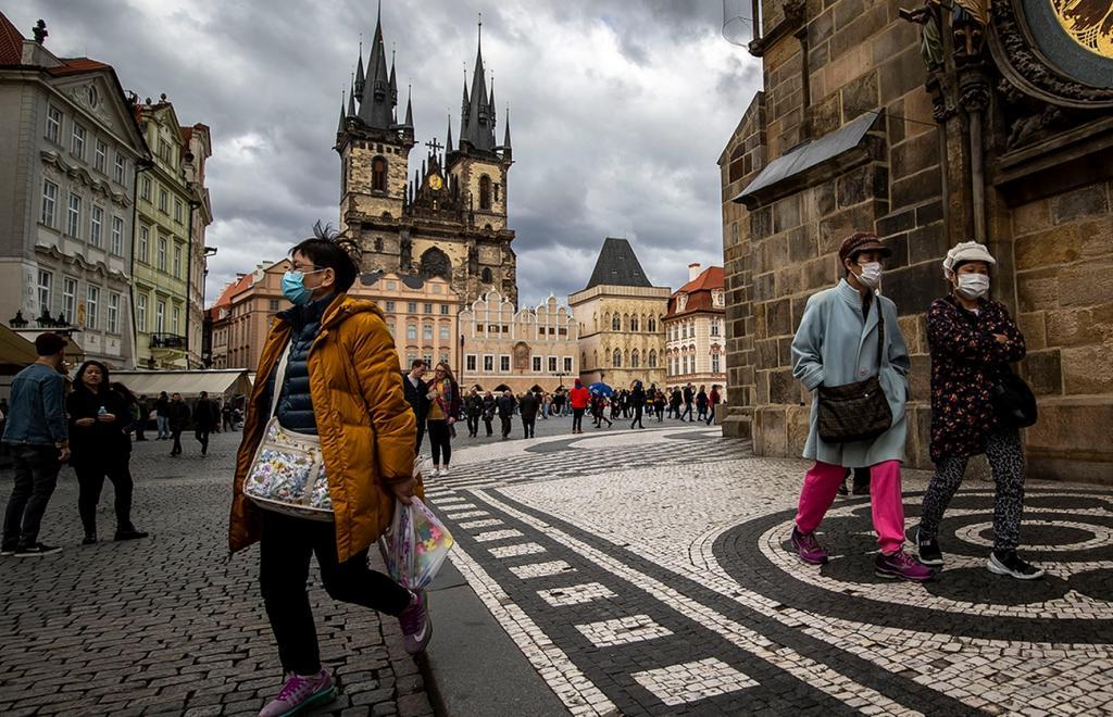 В Чехии открылись десятки ресторанов в знак протеста против ограничений в стране, вызванных пандемией