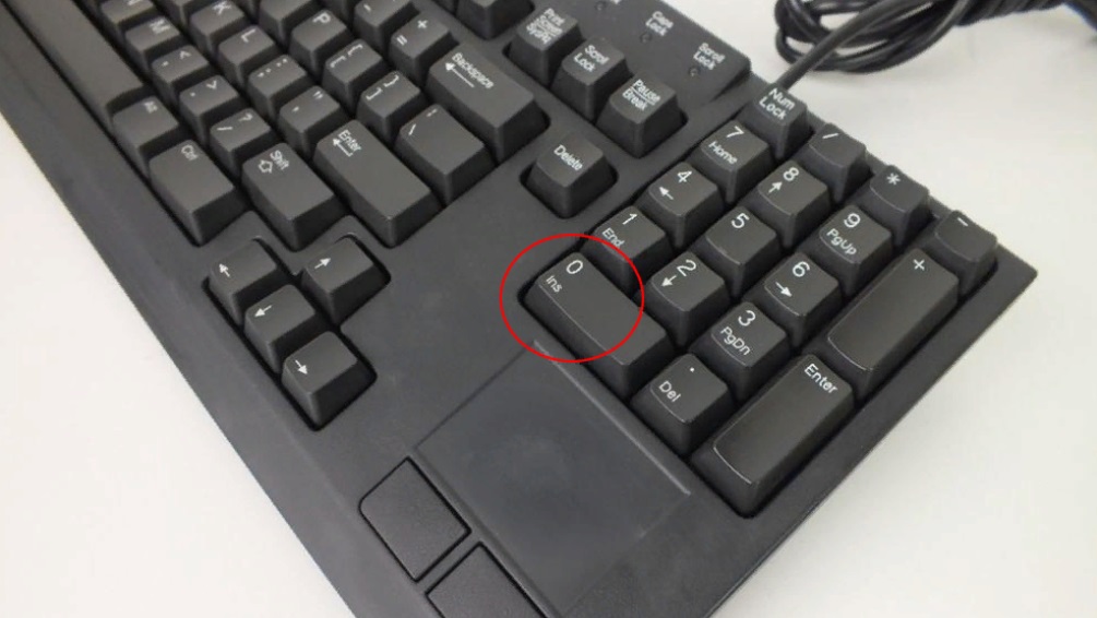 Для чего на компьютерной клавиатуре нужна кнопка Insert и почему от нее давно пора избавиться