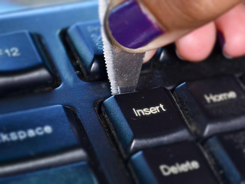 Для чего на компьютерной клавиатуре нужна кнопка Insert и почему от нее давно пора избавиться