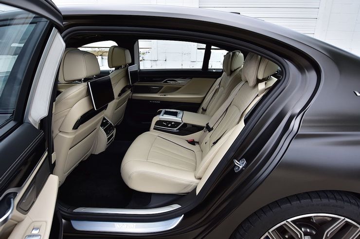 Mercedes-Benz и Infiniti: десять дорогих роскошных авто с самым неудачным дизайном салона
