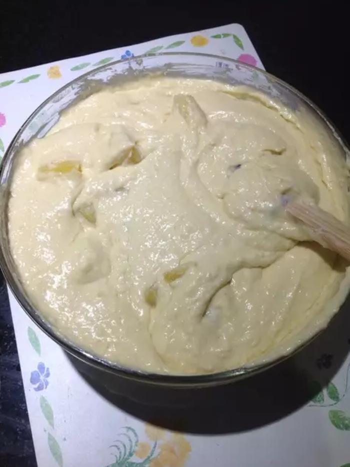 Простой в приготовлении, но очень вкусный кокосовый пирог с консервированными ананасами: рецепт