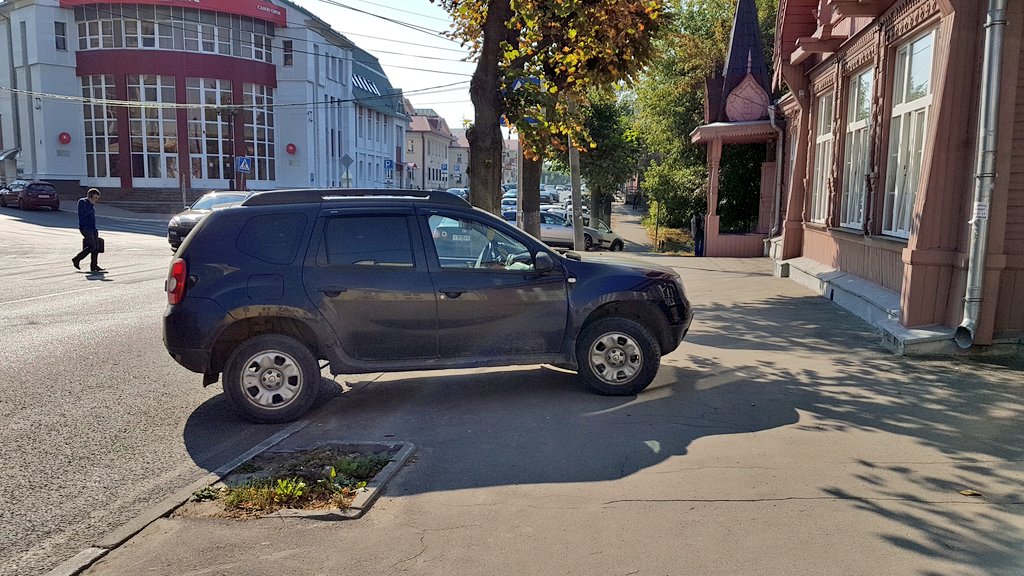 Игорь Серебряков напомнил водителям об опасной ошибке, которую можно допустить при парковке авто