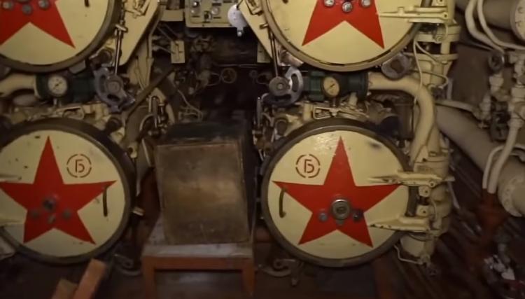 «Черная Вдова» выходит на поверхность: в Англии из советской подводной лодки опять хотят сделать музей