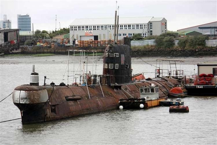 «Черная Вдова» выходит на поверхность: в Англии из советской подводной лодки опять хотят сделать музей