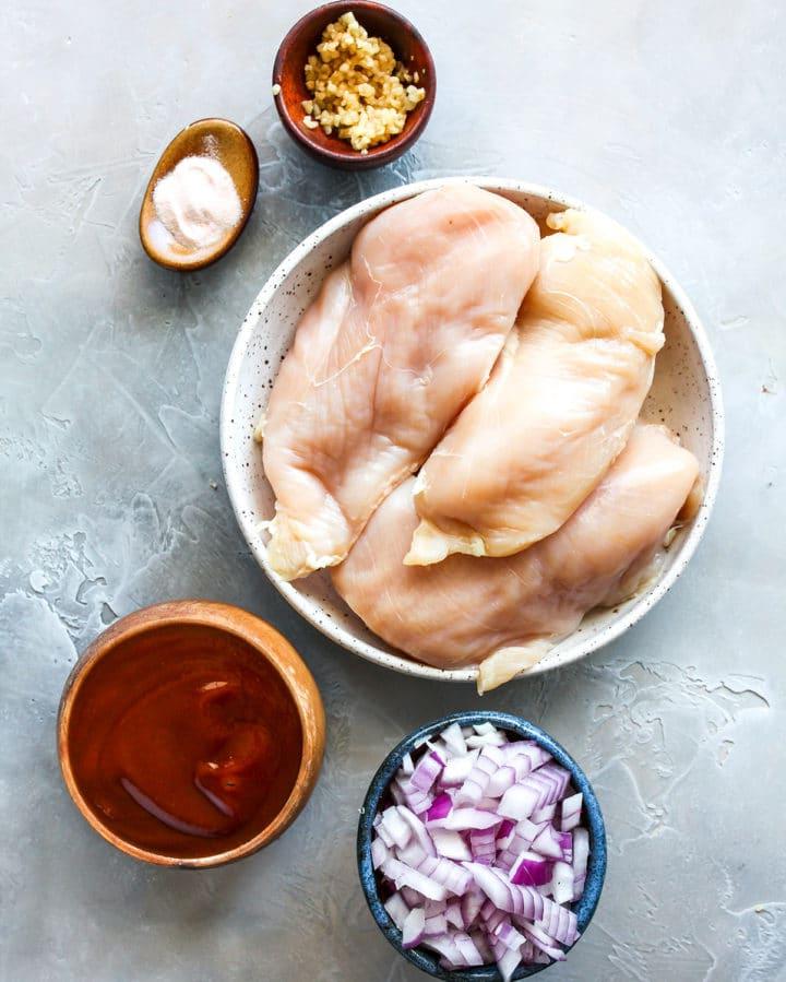 Беру куриное филе и готовлю с барбекю в мультиварке: можно использовать как начинку для бутербродов