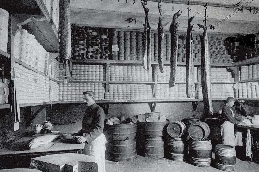 120 лет назад был открыт "Елисеевский" гастроном: что мы знаем об истории самого красивого магазина в России