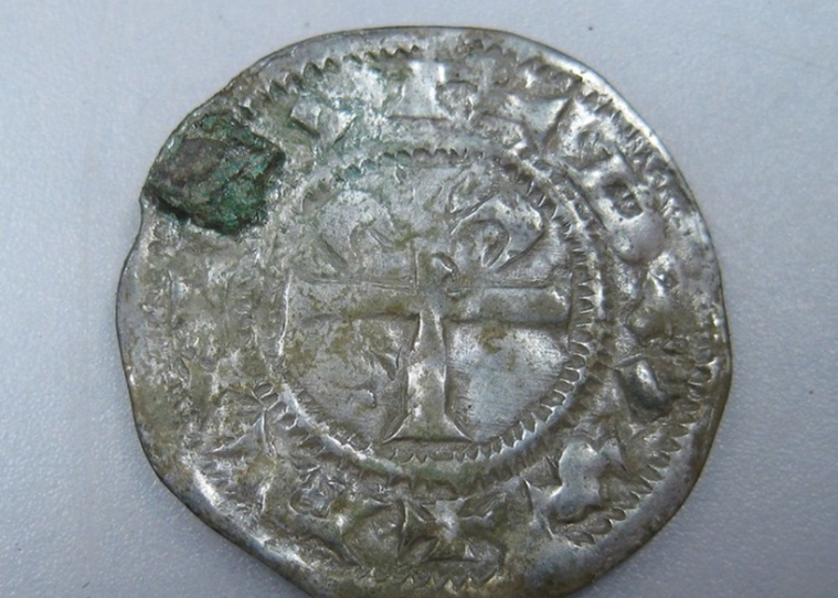 Археологи в Швеции обнаружили клад викингов: в нем была монета, которую раньше видели лишь на 230-летнем рисунке