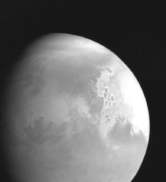 Китайский космический аппарат Tianwen-1 сделал невероятно детальный снимок Марса, приблизившись к Красной планете на 2,2 млн км