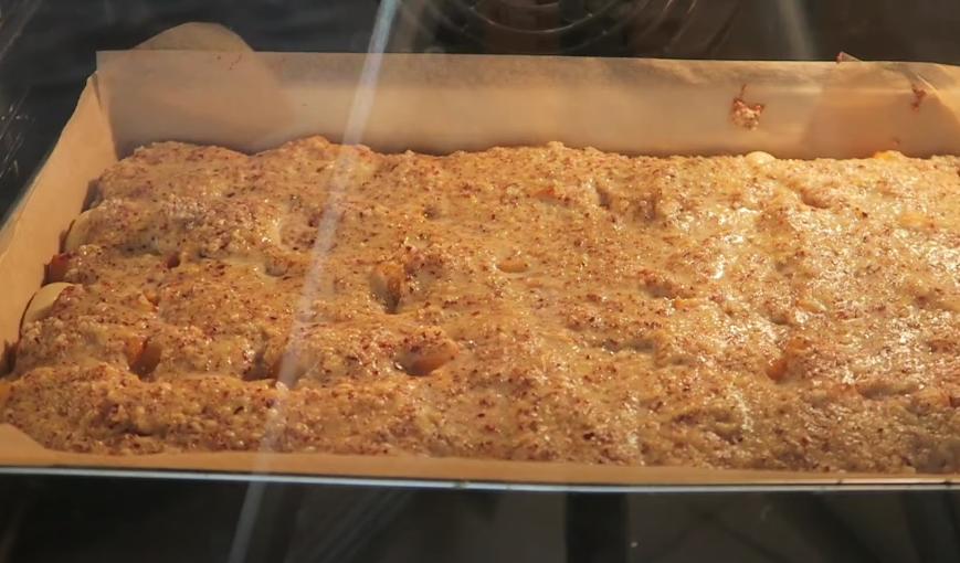 Рецепт пирога с абрикосами и ореховой глазурью: готовится быстро и легко