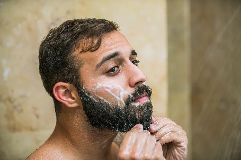 Делать пилинг, есть белок и не только: как отрастить шикарную бороду (над этим придется немного поработать)