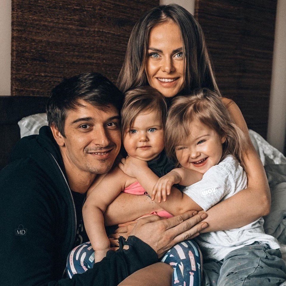 "Жена создавала стиль, сестра фотографировала": Бондаренко поделился снимком, на котором позировал с детьми от двух жен