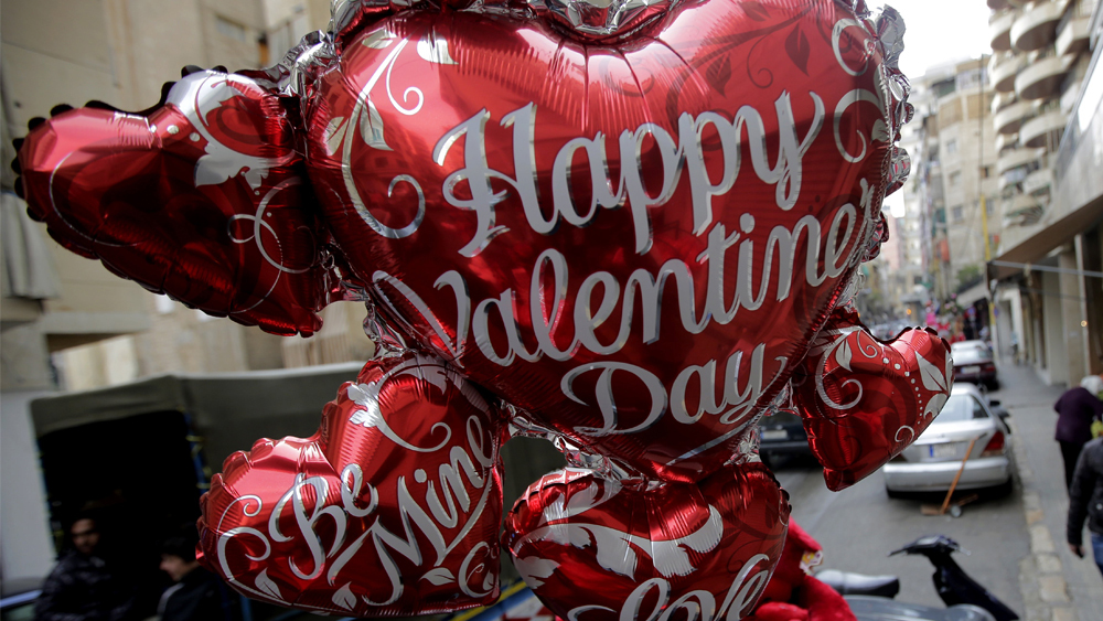 Романтика в "социальном пузыре" и любовь на расстоянии: как отметить День святого Валентина в условиях пандемии