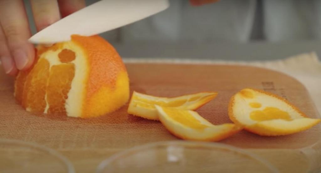 Нежнейший чизкейк с прослойкой из бисквита и верхним апельсиновым слоем: готовим красивое угощение для праздничного стола