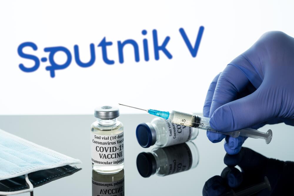 В популярную среди российских туристов Черногорию разрешили поставки российской вакцины «Спутник V»