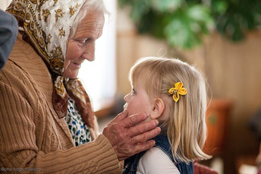 Каких фраз бабушкам лучше не произносить, чтобы сохранить в семье мир