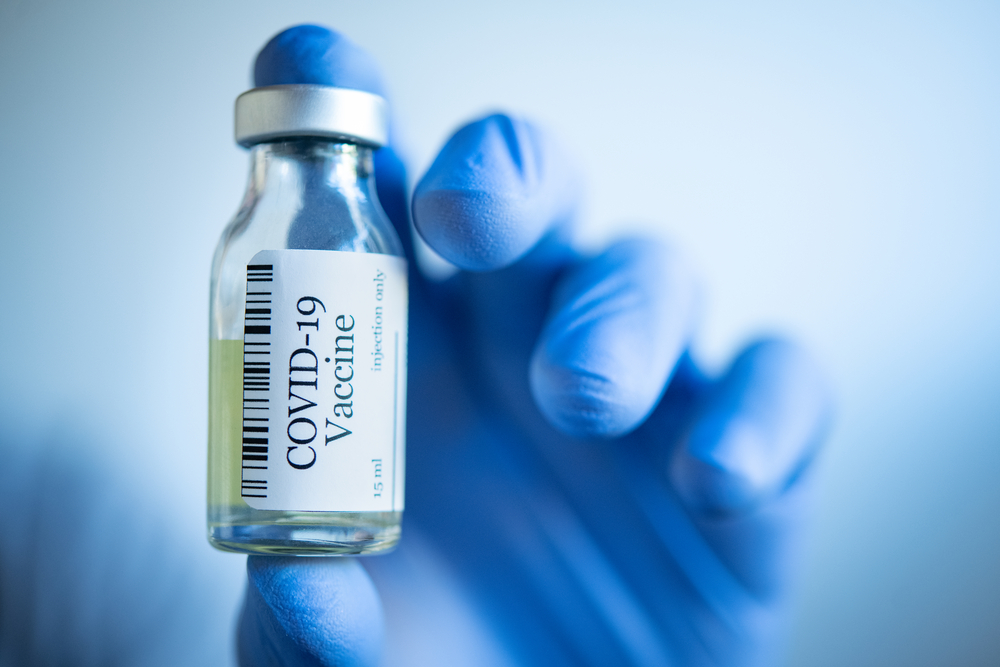 Уровень антител в разы больше: французские ученые уверены, переболевшим ранее коронавирусом достаточно одной прививки новой вакцины