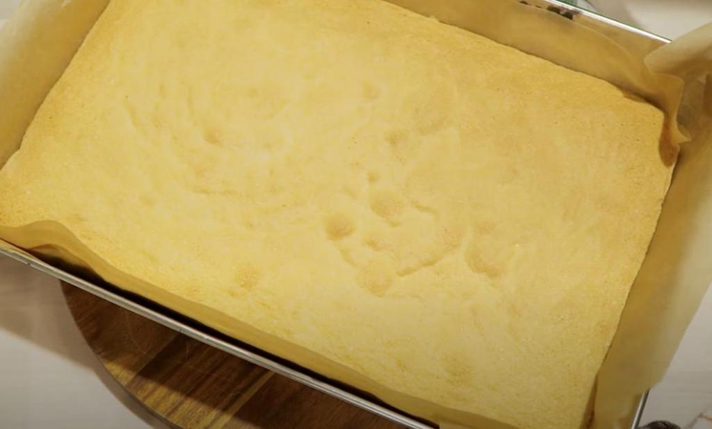 Бисквитный торт "Райская пена" из сливок, йогурта и желе: рецепт десерта