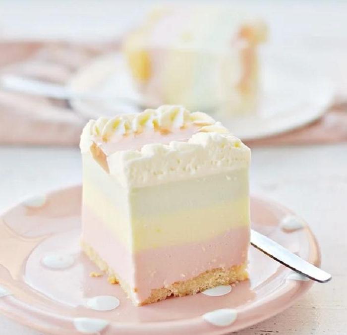 Бисквитный торт "Райская пена" из сливок, йогурта и желе: рецепт десерта