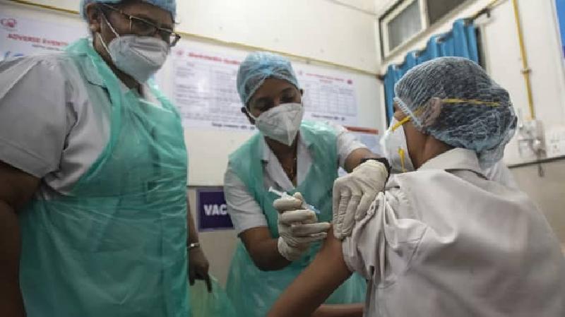 Невероятная ситуация в Индии: эксперты озадачены резким сокращением ежедневных случаев заболевания COVID-19