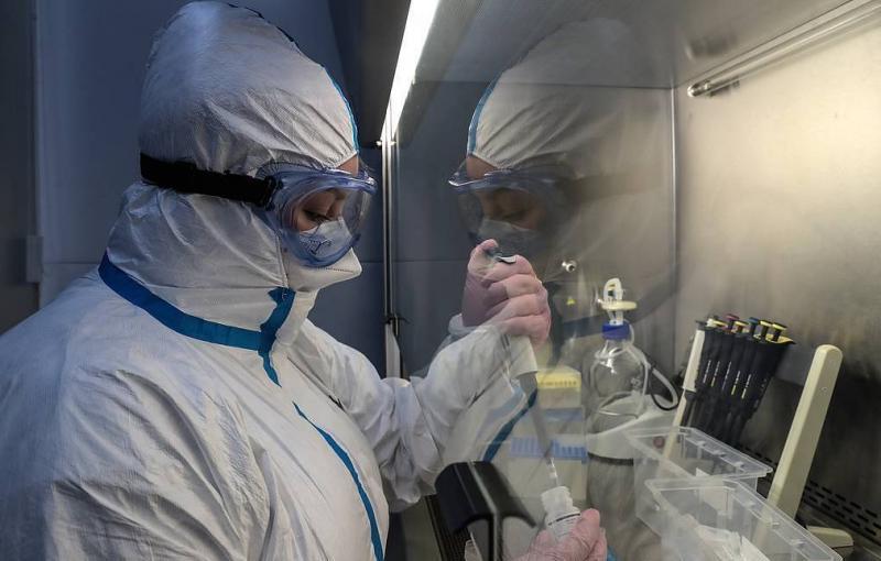 Роспотребнадзор: российские вакцины подтвердили эффективность в борьбе с британским штаммом коронавируса