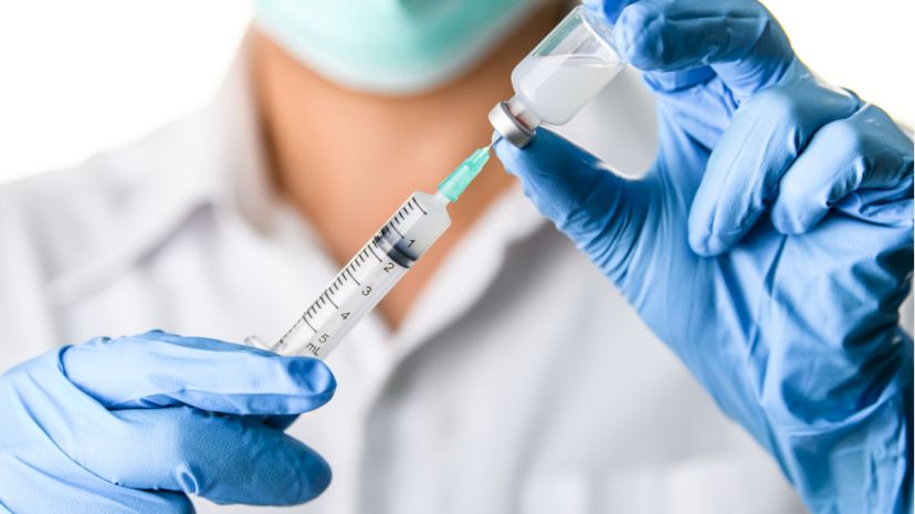 Эффект впечатляет: российские вакцины проверили на британском штамме коронавируса