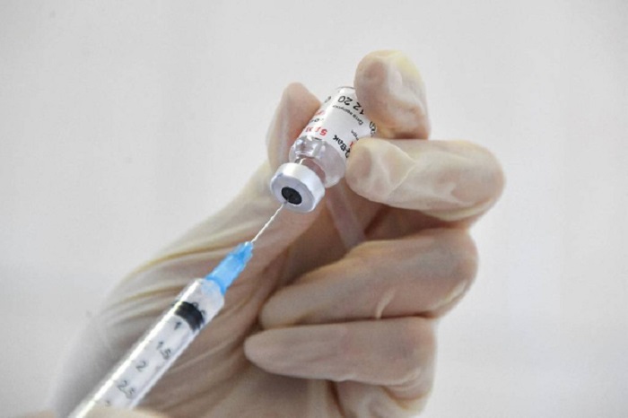 Эффект впечатляет: российские вакцины проверили на британском штамме коронавируса