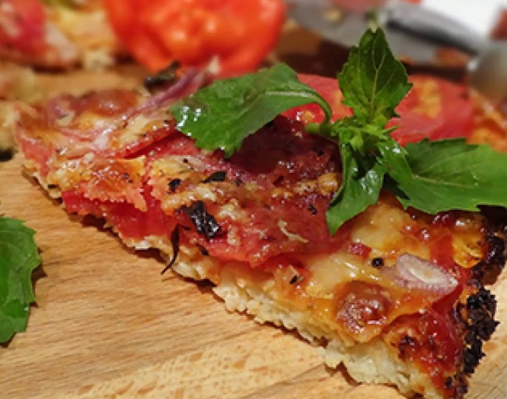 Вместо муки - цветная капуста: новый способ приготовления основы для пиццы