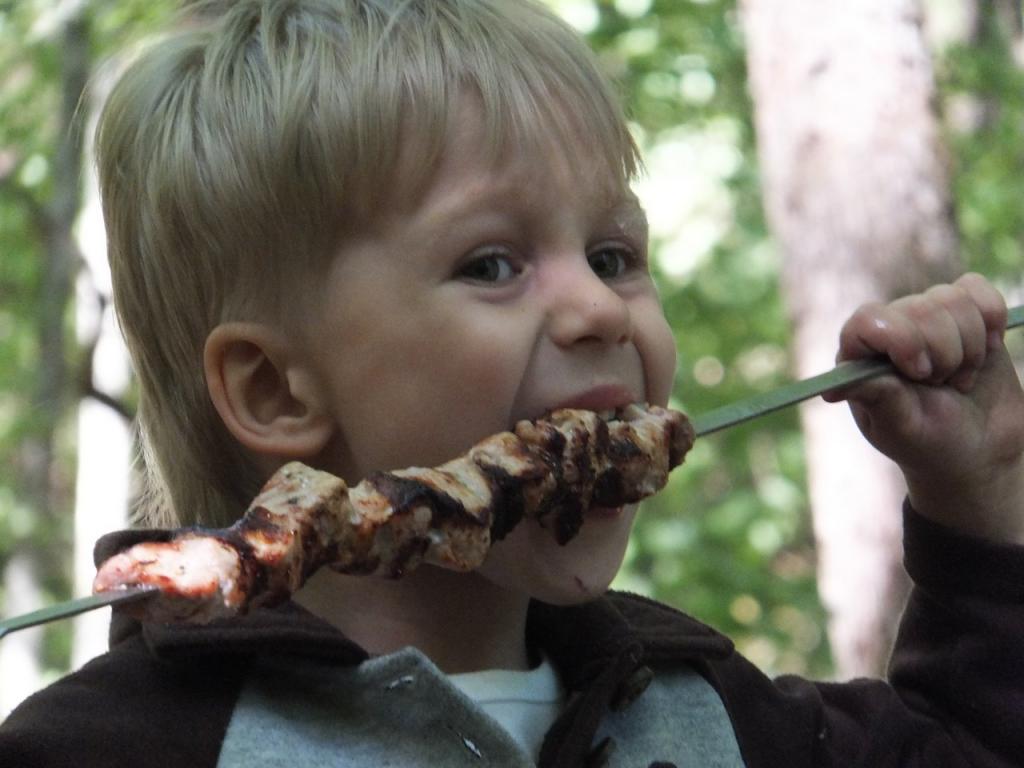 "Железо из мяса легче усваивается": диетолог объяснила, каким мясом лучше кормить ребенка