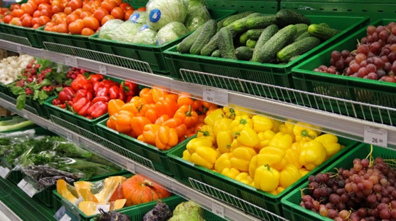 Обман, на который ведется каждый второй: почему в некоторых супермаркетах продают мокрые овощи (такие еще быстрее портятся, но даже это никого не останавливает)
