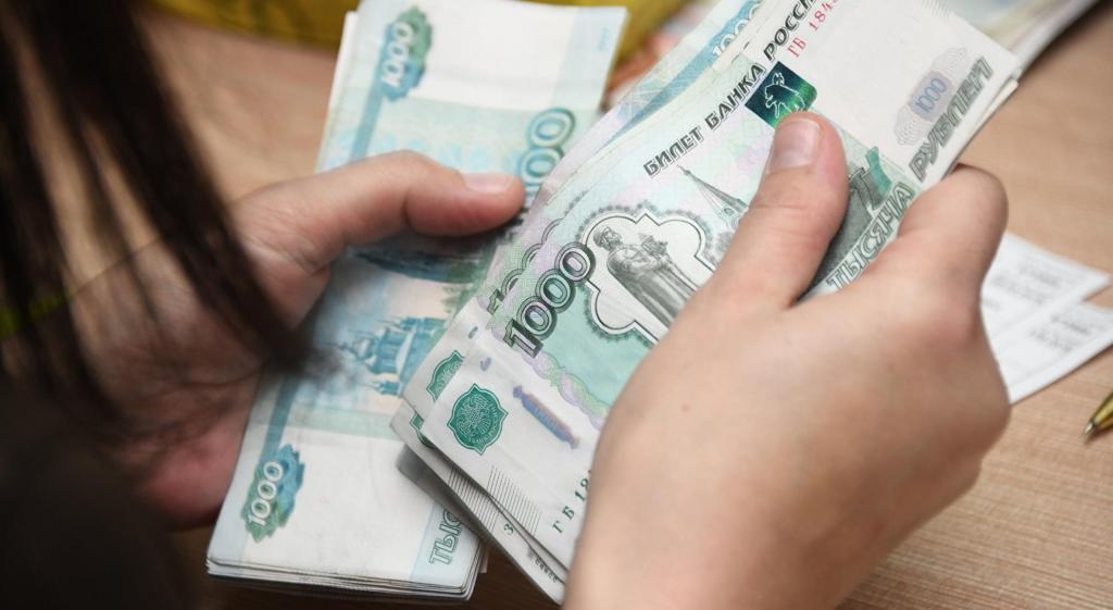 ЦБ посчитал, сколько миллиардов рублей россияне вложили в иностранные бумаги