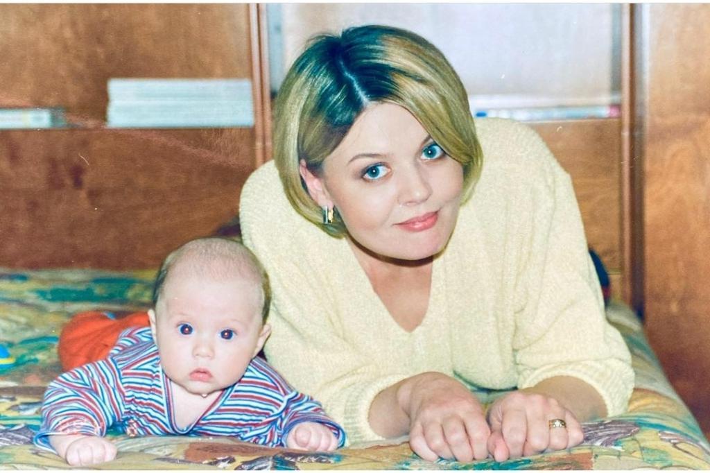 "Не заметила, как он вырос": Юлия Меньшова показала на фото, каким был сын 23 года назад