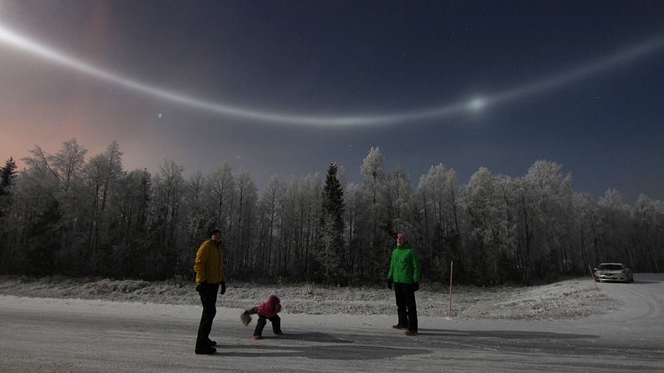 Увидеть такое природное явление – это невероятная удача: в небе над Финляндией появился редкий ореол вокруг нашего светила