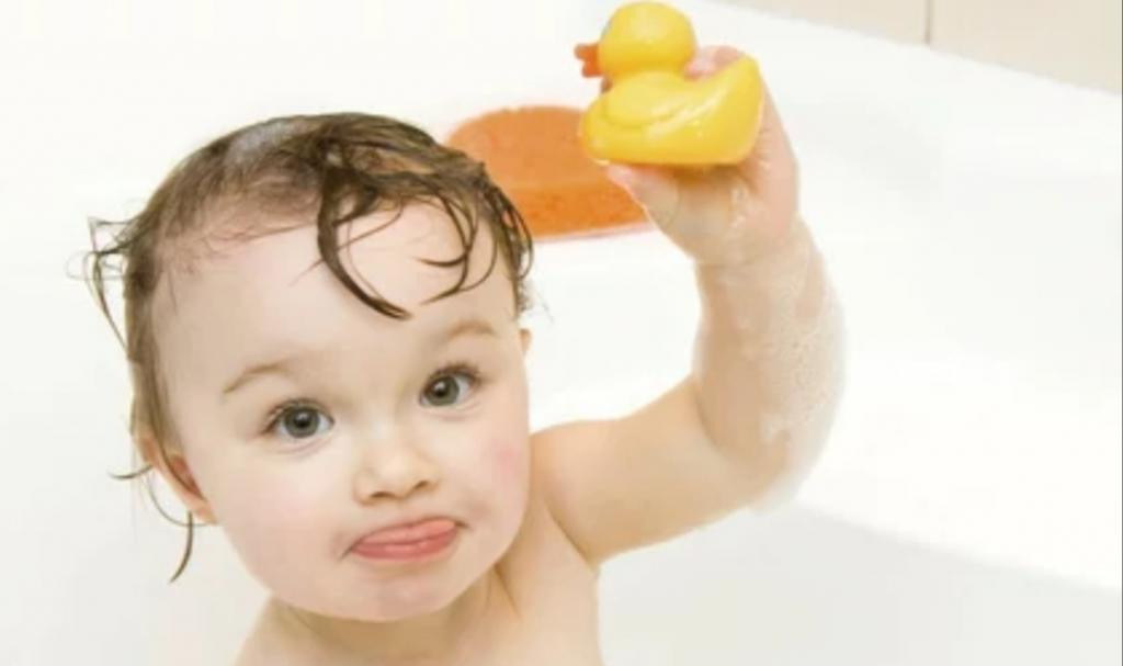 Во что поиграть с ребенком во время купания: это весело и познавательно