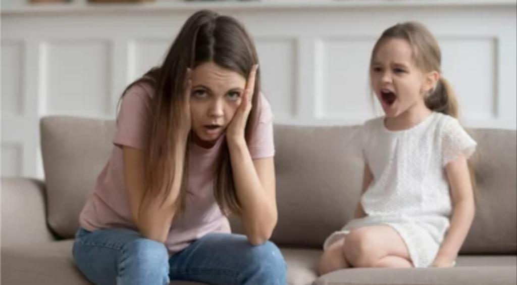 Почему дети рядом с мамой ведут себя капризно: здесь дело не в маме