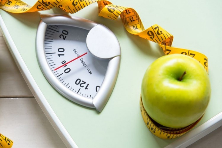 «Ешьте только яблоки или картофель!»: диетические советы и уловки, которые могут ввести в заблуждение