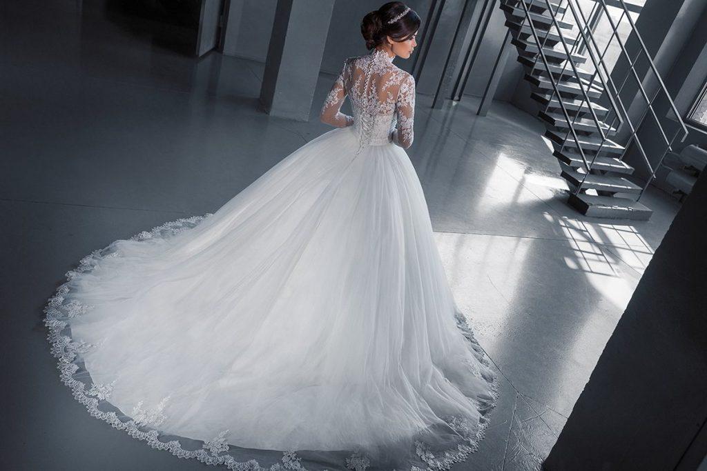 Новинки свадебных платьев: модные образы 2021 года