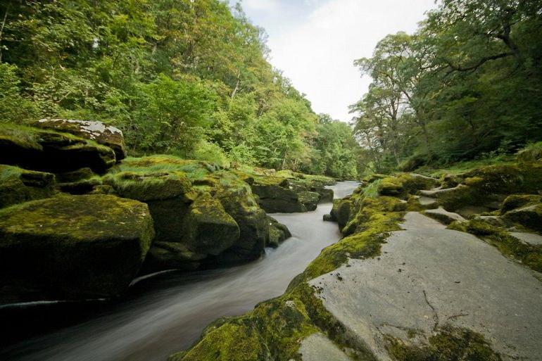 Малоизвестная речка Стрид в Йоркшире была названа самым опасным местом в мире, из-за быстрого течения и множества острых скал