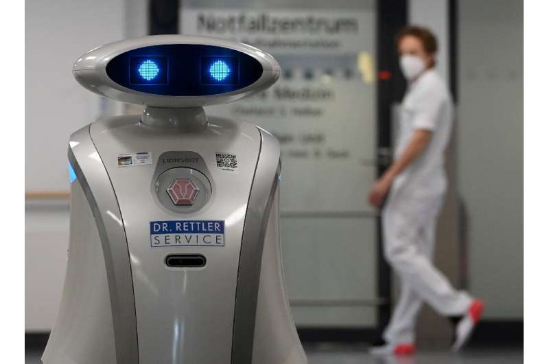 Робот-уборщица Франциска поднимает настроение немецким пациентам в клинике Мюнхена