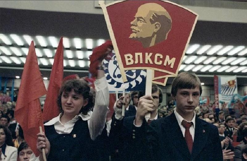 Кого в СССР не принимали в комсомол. Знаменитые советские личности, так и не ставшие комсомольцами