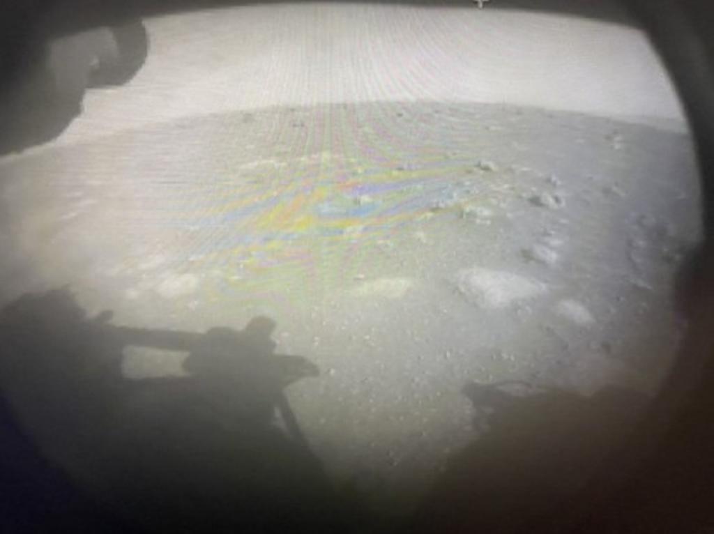 Неожиданным образом отреагировал глава "Роскосмоса" на первые фото с марсохода