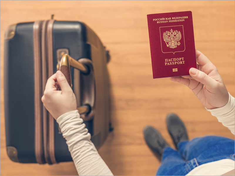 Россиянам хотят разрешить заселяться в гостиницы по загранпаспортам