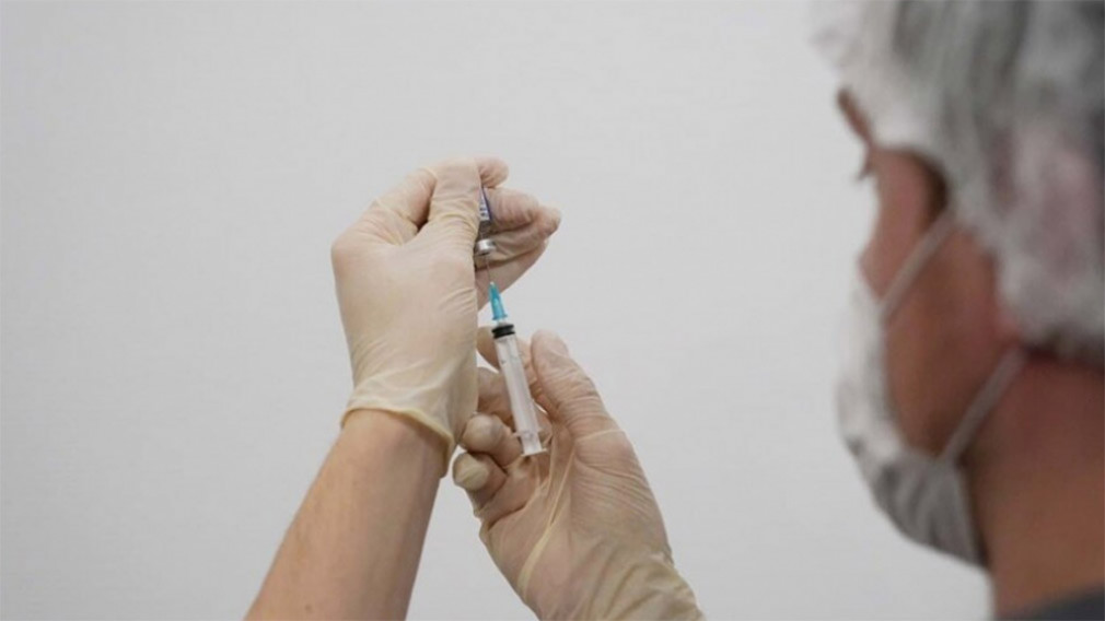 Почти 50 % россиян старше 60 лет поставили прививку от коронавируса