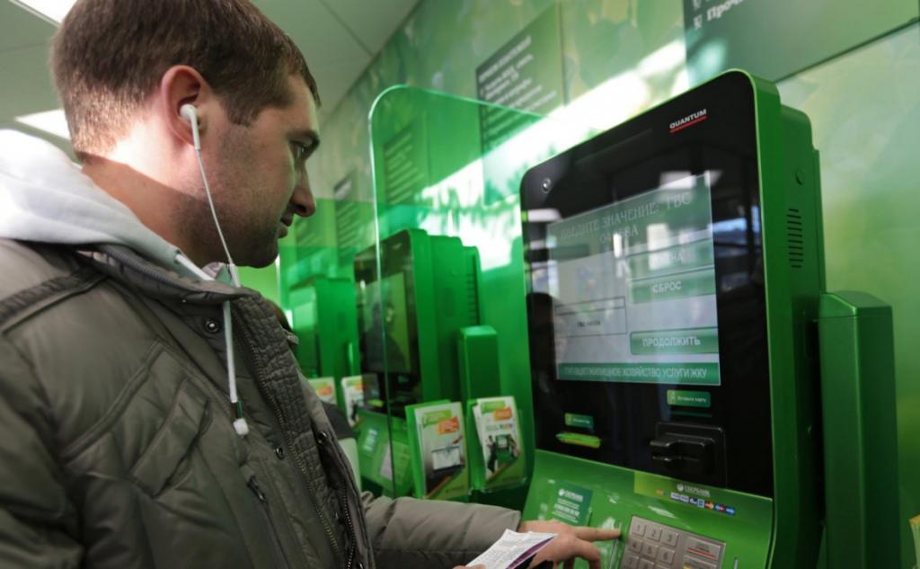Сбербанк предупреждает россиян о распространенной схеме мошенничества, когда жертве обещают крупное вознаграждение за прохождение опроса