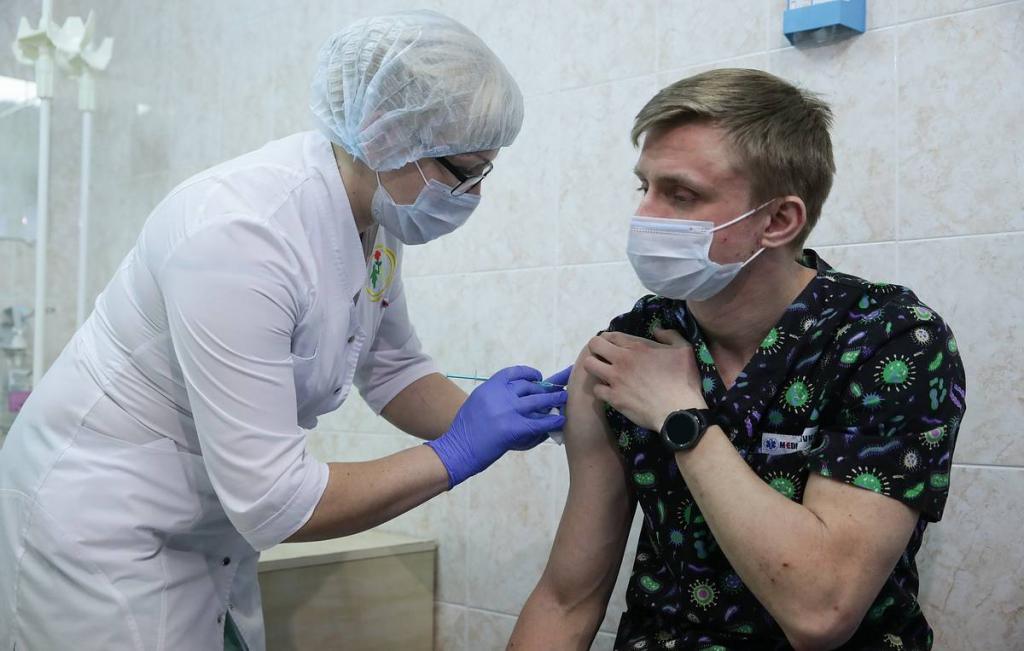 Россиянам назвали главное отличие «КовиВак» от других российских вакцин